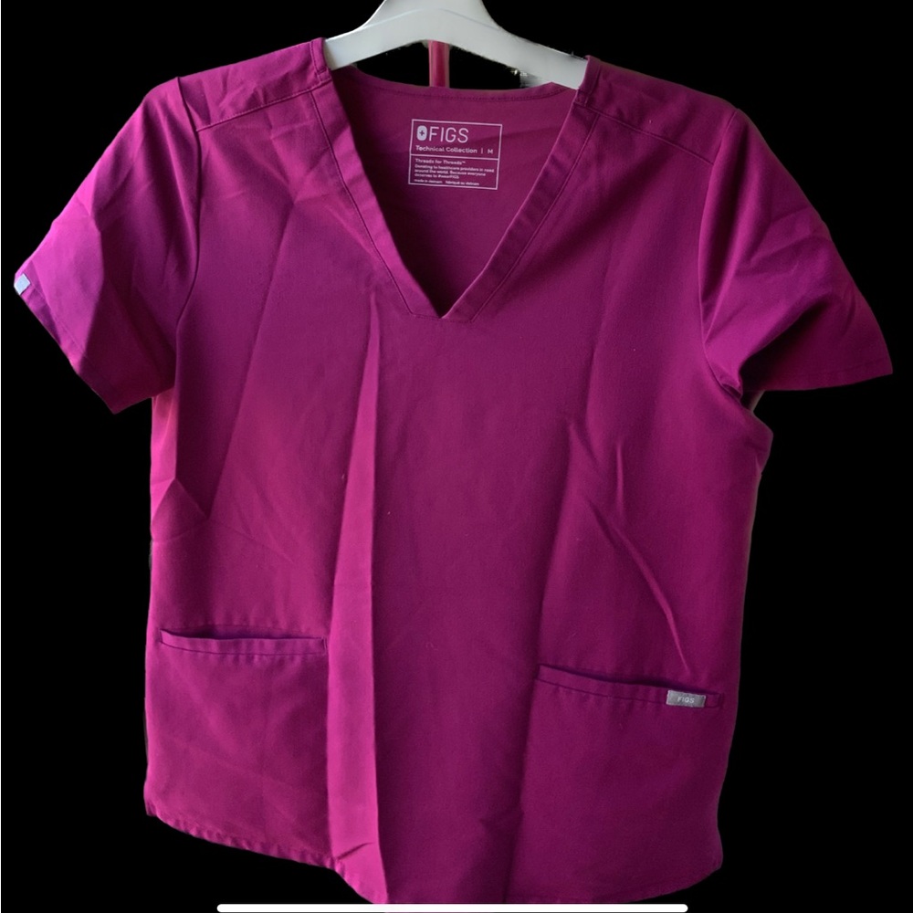 Figs Women's Magenta V-Neck Short Sleeve Top